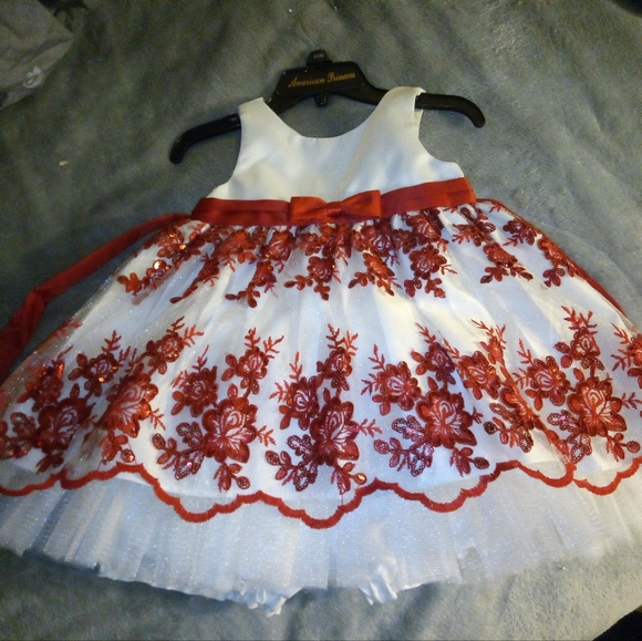 Girls dress - Picture 3 of 3